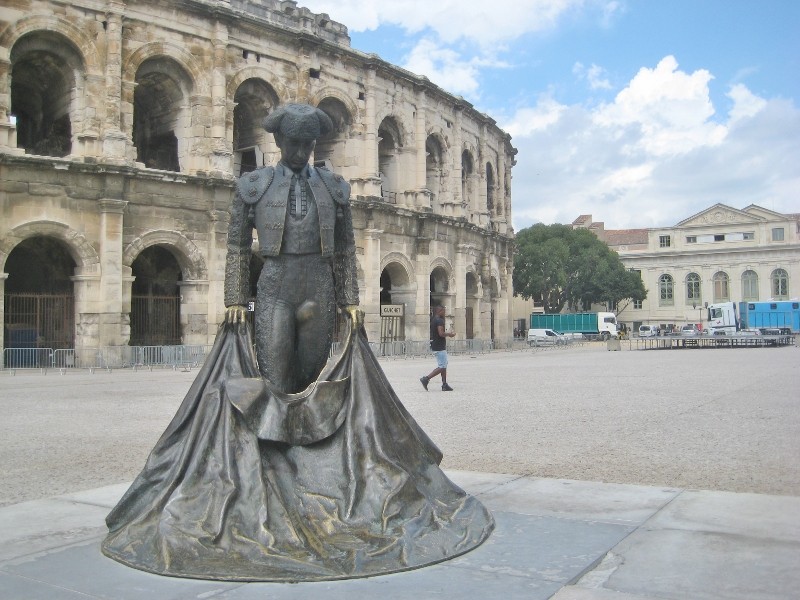 Een bezoekje aan Nimes stond ook op ons programma, hier in hartje Nimes staat de Fontaine Pradier uit 1851 De stad van Keizer Augustus met zijn mooie Romeinse overblijfselen zoals hier de Arena,