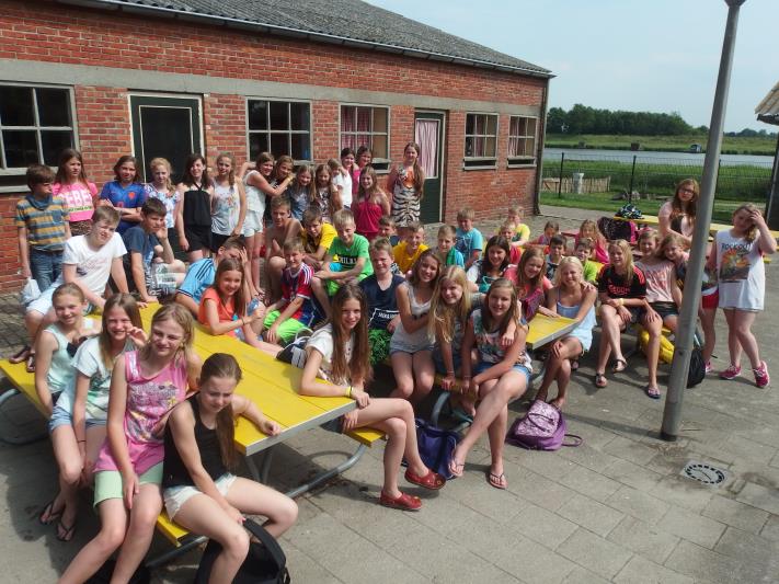 Geachte ouder(s), Warme dagen in het vooruitzicht beloven wellicht een mooie zomer. We zullen het zien, maar de kinderen komen wel in vakantiestemming als de zon zo overvloedig schijnt.