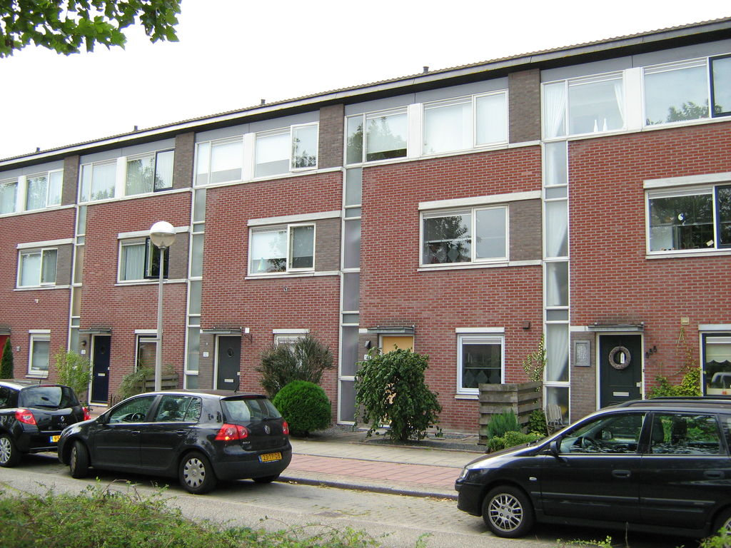 Componistenlaan 120 te GOUDA KENMERKEN: Soort woning Type woning Bouwjaar Perceel : : : : Tussenwoning