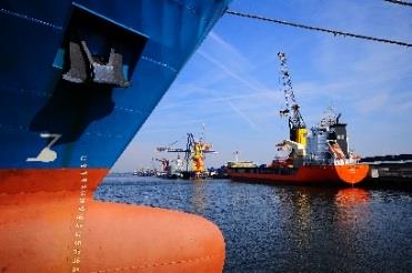 Overslag (x 1.000 ton) Overgeslagen goederen in scheepvaart (x 1.000 ton) 1. Haven- en industrieterrein Moerdijk 1.