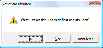 Het scherm geeft per medewerker in dienst een overzicht van het verloop van zijn of haar verlofuren over het boekjaar. De Balans is het verschil tussen Totaal op te nemen en Opgenomen uren.