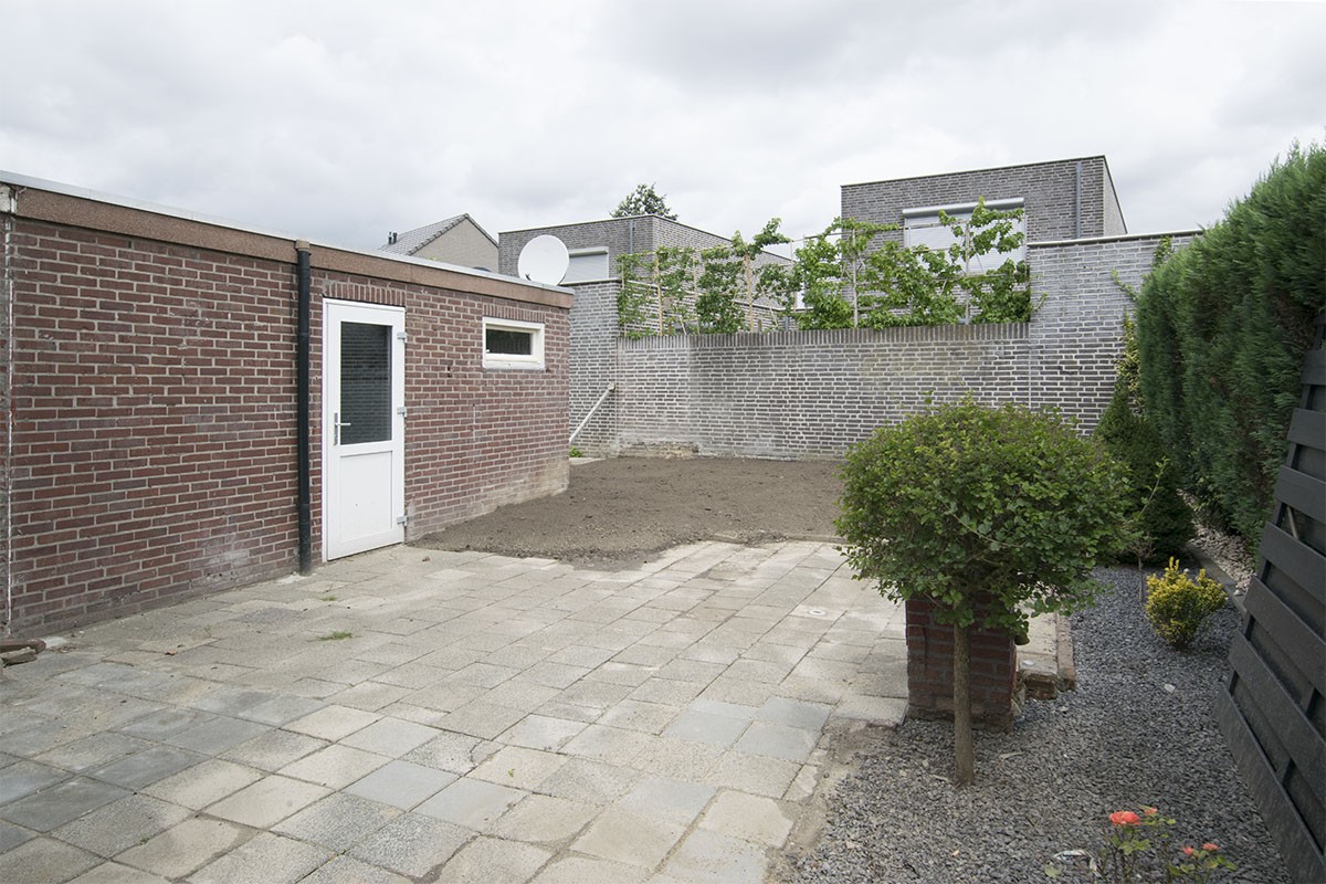 TE KOOP Sibbe, Burg. Wijnandsstraat 11 2 onder 1 kap woning met inrit, buitenberging en tuin Vraagprijs: 129.500,00 k.k. bezoekadres : broekhem 9 a - valkenburg telefoon : 043-6099906 internet : www.