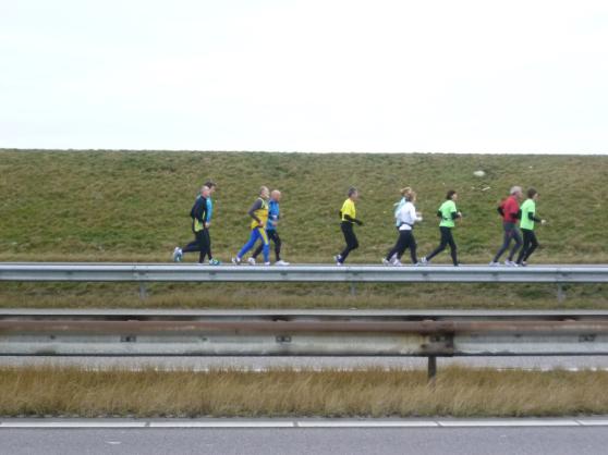 Om 10.05 vertrokken de 13 deelnemers met een goed gevoel op weg naar Zurich. Henk Kager, onze verzorger met de auto en tassen zwaaide ons uit. Het tempo werd gemaakt door Ab Hoek, een echte diesel.