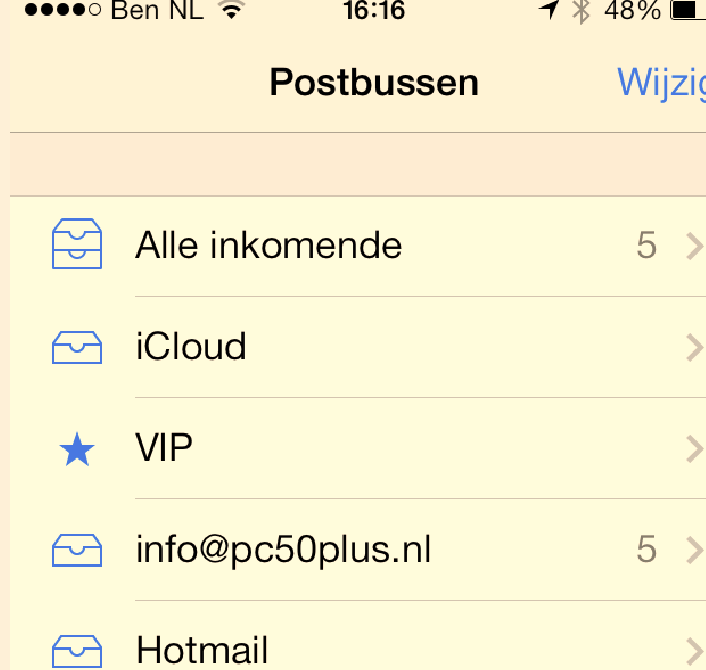 scherm op de e-mail app (het witte envelopje) Uw