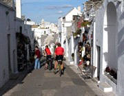 vermoedelijk wel bewaren voor een van de dagen die komen. Maak bij aankomst in Alberobello alvast een wandeling door het stadje.