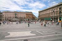 Het Piazza del Duomo is het mooiste plein van Milaan. Het wordt gedomineerd door de prachtige voorgevel van de Duomo, de imposante kathedraal.