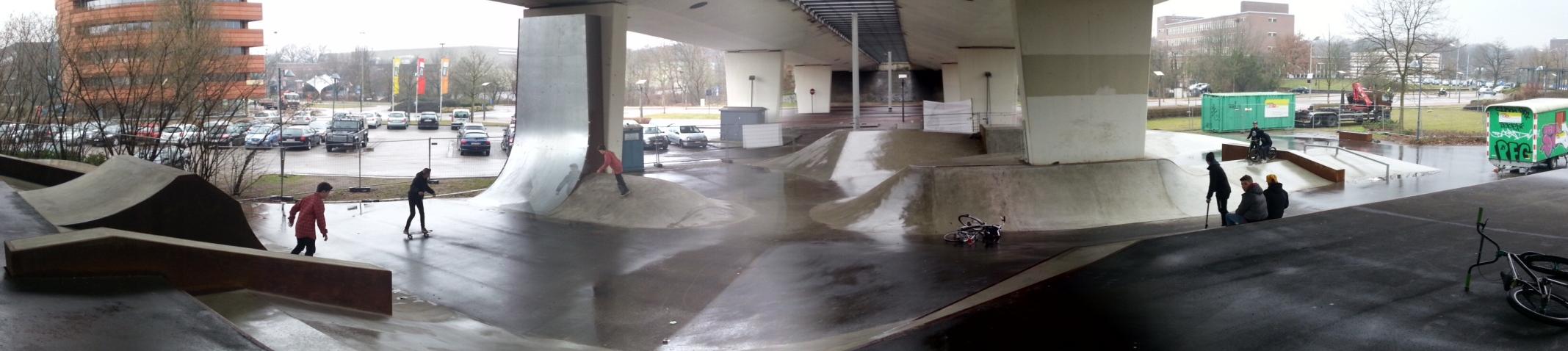 G e n k, B e l g i ë Voor dit tweede door van Vliet Buitenruimte in België aangelegde skatepark vonden de skaters en