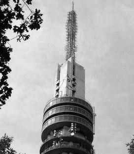 Alticom Alticom is eigenaar van 24 hoge media torens. Tezamen vormen deze mediatorens een belangrijk infrastructuur netwerk voor de distributie van omroep en telecommunicatie in Nederland.