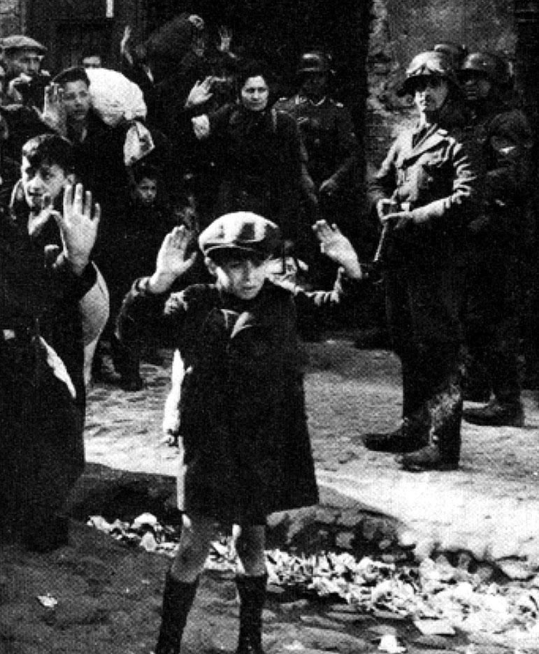 Naam: JODENVERVOLGING Kristallnacht en Februaristaking Jodenvervolging in Duitsland De reden dat de joden vervolgd en vermoord werden tijdens de Tweede Wereldoorlog was, dat de joden rijk en