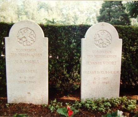 19 Verdere slachtoffers van de mei dagen 1940 begraven bij het Groene Kerkje te Oegstgeest: A.