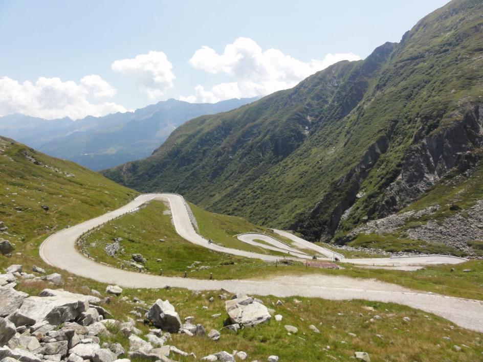 Ondanks dat we vorig jaar de Gotthard ook zijn opgefietst genieten we weer van de prachtige uitzichten.