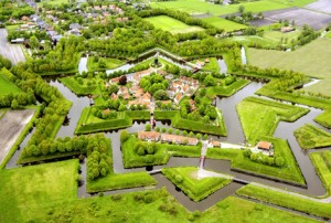 8) De luie tuinman 20 tuinen in Ruinen op meer dan een hectare. Tuinwandeling met uitleg van ons gedrukte wandelgidsje.