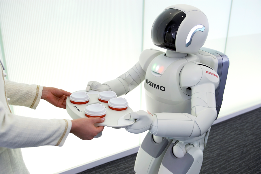 foto 1 Robot ASIMO van Honda bron:gadgetzon.nl Duidelijk is dat robots in de toekomst tot steeds meer in staat zijn en een eigen leervermogen zullen bezitten.