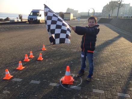 Activiteiten binnen de school Vooruitblik Actie Lopen voor water groep 7-8 In het kader van Wereld Water dag van 21 tot 25 maart, organiseert de Rotary Huizen en omstreken voor Aqua for all op 22