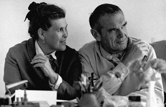 Eames Tables Charles & Ray Eames, 1964 Eames Tables Bekijk de olledige Vitra collectie op onze site. Besprekingen en ergaderingen worden in de moderne werkomgeing steeds belangrijker.
