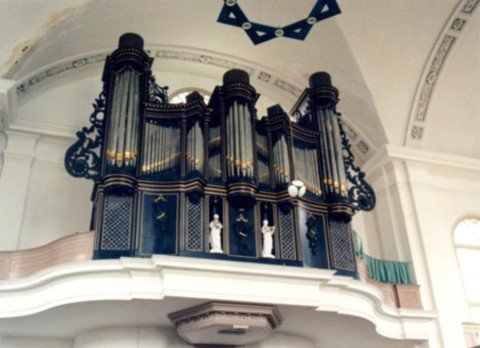 Bijlage 3 Nieuw orgel: Van Gruisen/Van Oeckelen-orgel Een pentekening van het orgel dat Albertus van Gruisen in 1811 heeft gebouwd in de oude Doopsgezinde Kerk in Harlingen.