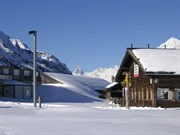 Op een hoogte van 2100 m ligt op de Hannigalp het Schnöös Kinderparadijs. Voor de kleinste wintersporters is hier van alles te doen in de sneeuw.