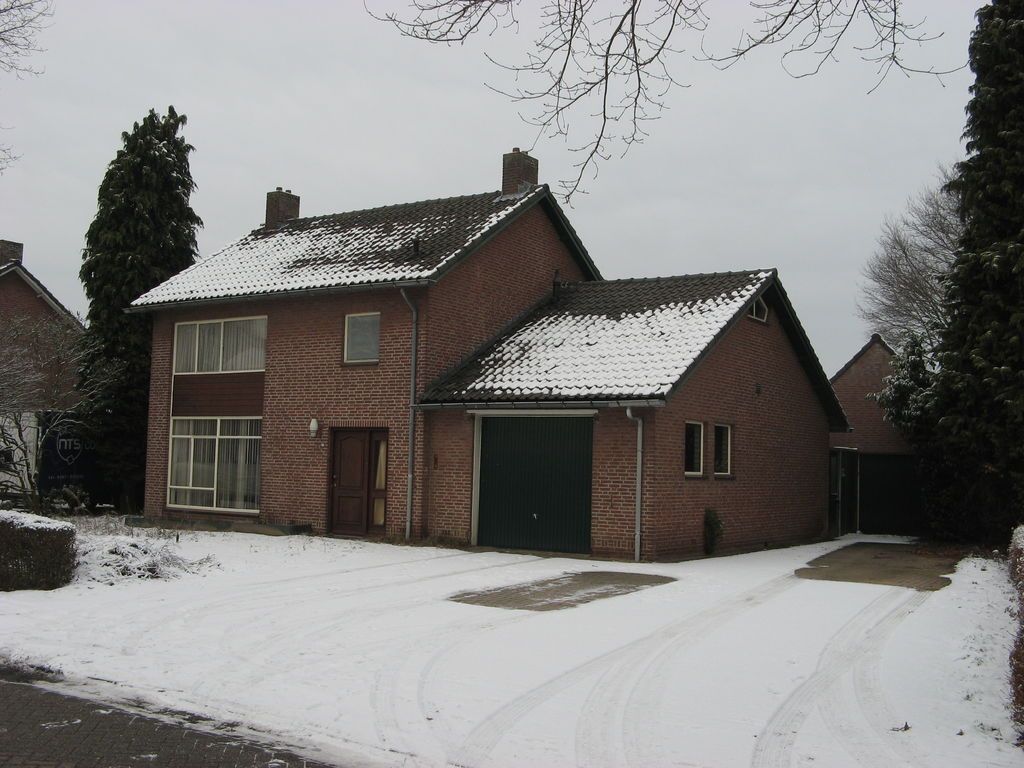 Gildestraat 18 te RIETHOVEN KENMERKEN: Soort woning Type woning Bouwjaar Perceel : : : : Vrijstaande woning