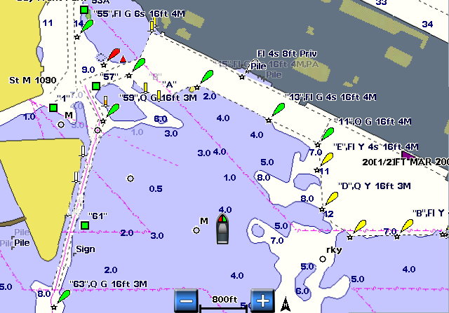 Weergave van kaarten en 3D-kaarten Perspective 3D Perspective 3D biedt een panoramisch beeld van bovenaf en van achter uw boot (in overeenstemming met uw koers) en dient als visueel navigatiekenmerk.