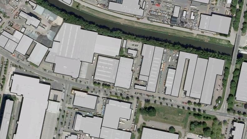 OMGEVINGSFACTOREN Het bedrijfscomplex is gelegen op bedrijventerrein De Hurk aan de westkant van Eindhoven, ingeklemd tussen enerzijds de rondweg (oostkant) en anderzijds Rijksweg A2/N2 aan de