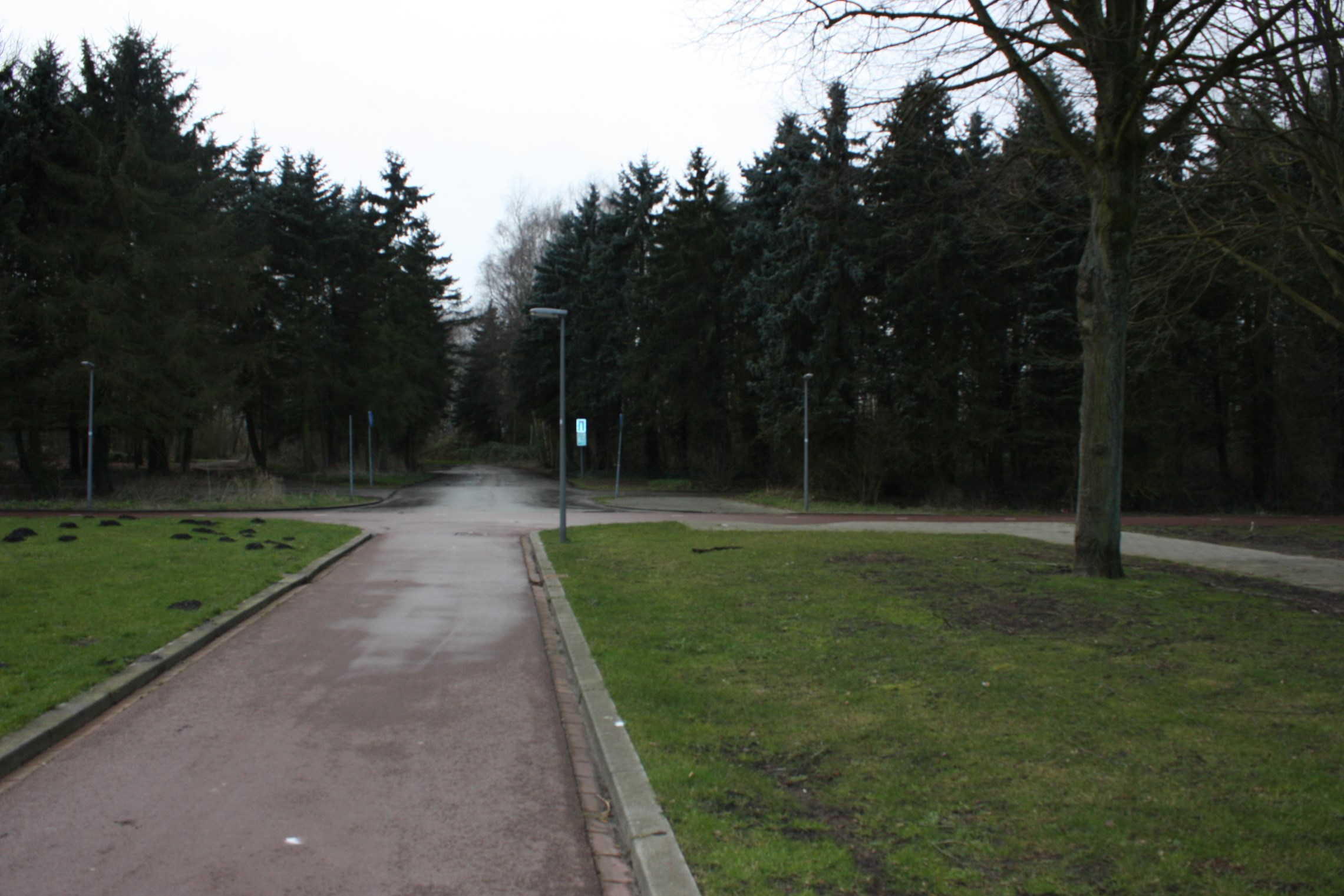 - Eigen grond; - Bijna geheel voorzien van kunsttof kozijnen met dubbele beglazing; - Actieve VvE, bijdrage 115,00 per maand; - Zeer ruime berging in de onderbouw; - Combiketel uit 2001; -