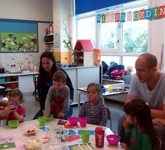 62 - VV Zwanenburg doet actief mee. Zo stimuleert VV Zwanenburg het waterdrinken (paragraaf 3.8), maar ook de gezondere keuze in de kantine en deelname aan de BuurtSportVereniging Zwanenburg.