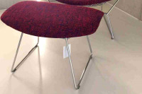 Fritz Hansen Swan Fauteuil, bekleding Hallingdal rood, onderstel gepolijst aluminium (afhaamprijs) Kasthall Hagga Bloom tapijt 440x360, groen / zwart 7841,00 50,00% 3921