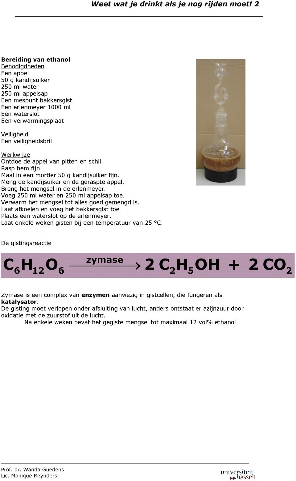 van pitten en schil. Rasp hem fijn. Maal in een mortier 50 g kandijsuiker fijn. Meng de kandijsuiker en de geraspte appel. Breng het mengsel in de erlenmeyer. Voeg 250 ml water en 250 ml appelsap toe.