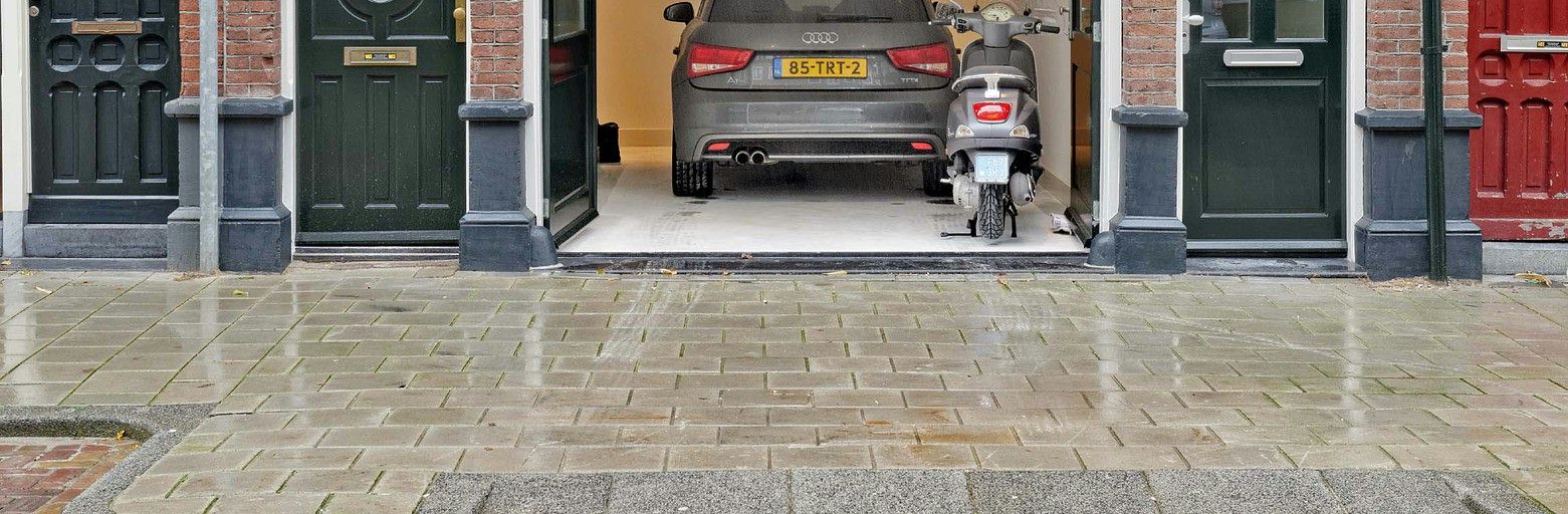 Van Ostadestraat 183 -huis Vraagprijs 999.000,- Kosten Koper OMSCHRIJVING UNIEK!! Voormalige garage/bedrijfsruimte die is verbouwd tot 265m2 zeer royale luxe woonruimte. Er zijn drie patio's van resp.