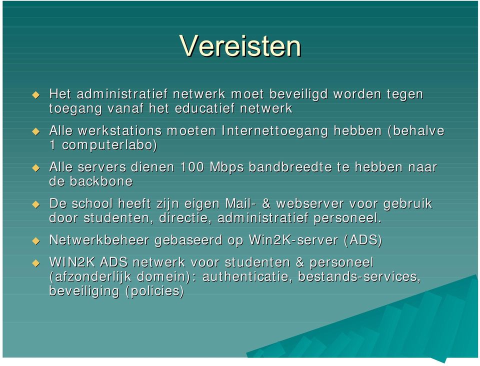 zijn eigen Mail- & webserver voor gebruik door studenten, directie, adm inistratief personeel.