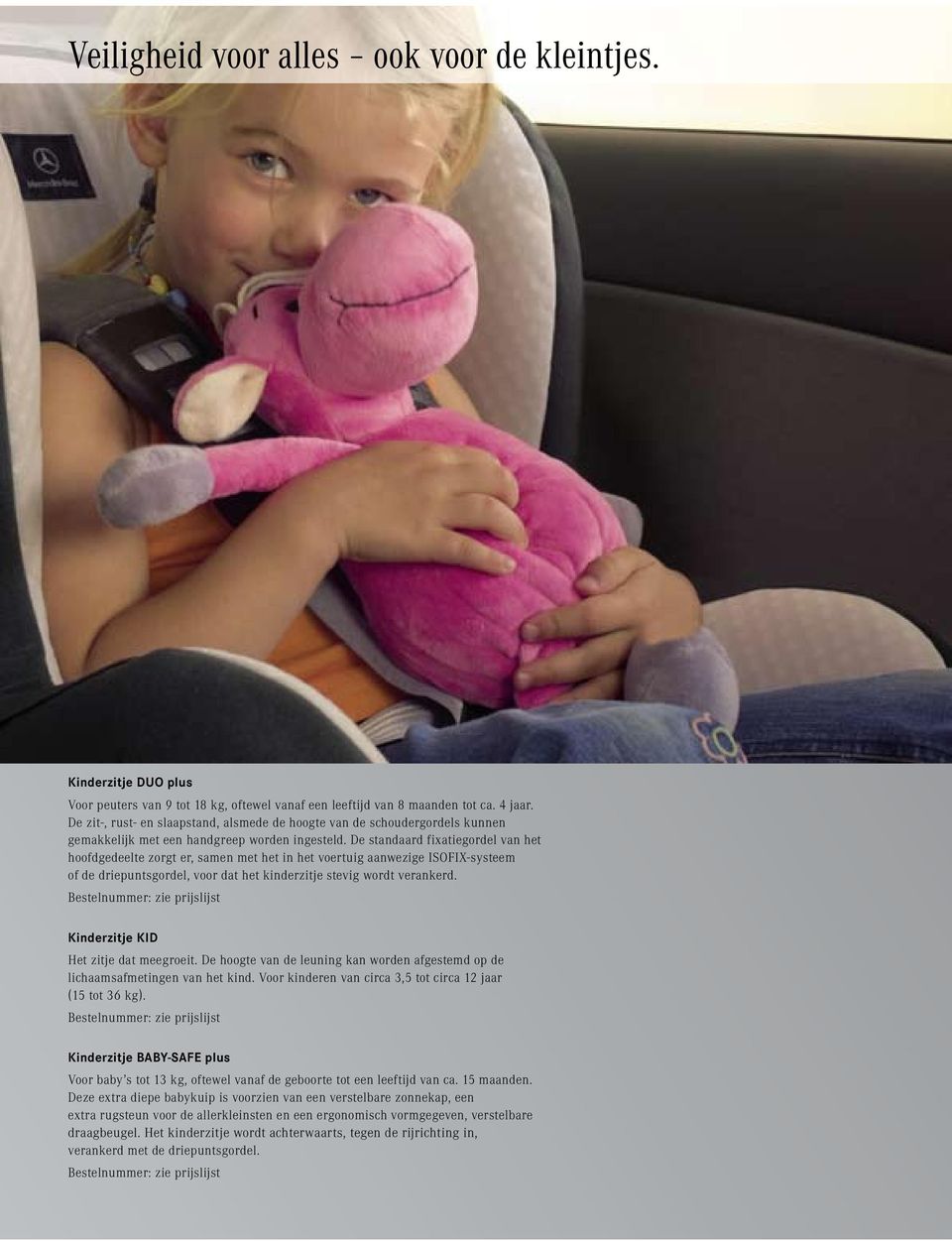 De standaard fixatiegordel van het hoofdgedeelte zorgt er, samen met het in het voertuig aanwezige ISOFIX-systeem of de driepuntsgordel, voor dat het kinderzitje stevig wordt verankerd.