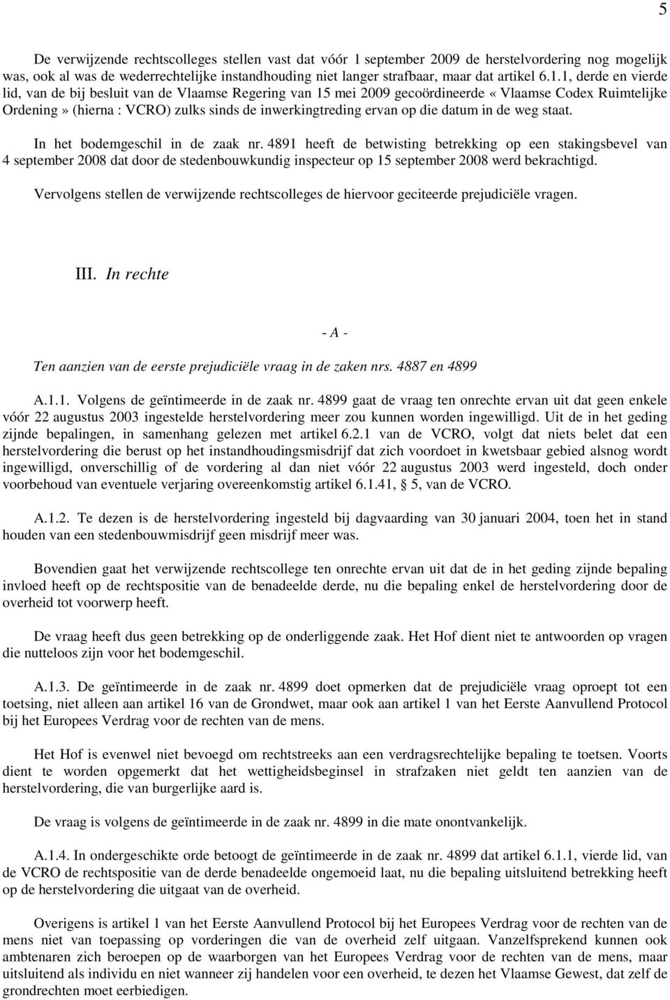 1, derde en vierde lid, van de bij besluit van de Vlaamse Regering van 15 mei 2009 gecoördineerde «Vlaamse Codex Ruimtelijke Ordening» (hierna : VCRO) zulks sinds de inwerkingtreding ervan op die