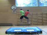 5. Synchroon springen per 2 (partnerspringen - trampolines naast elkaar): afb.