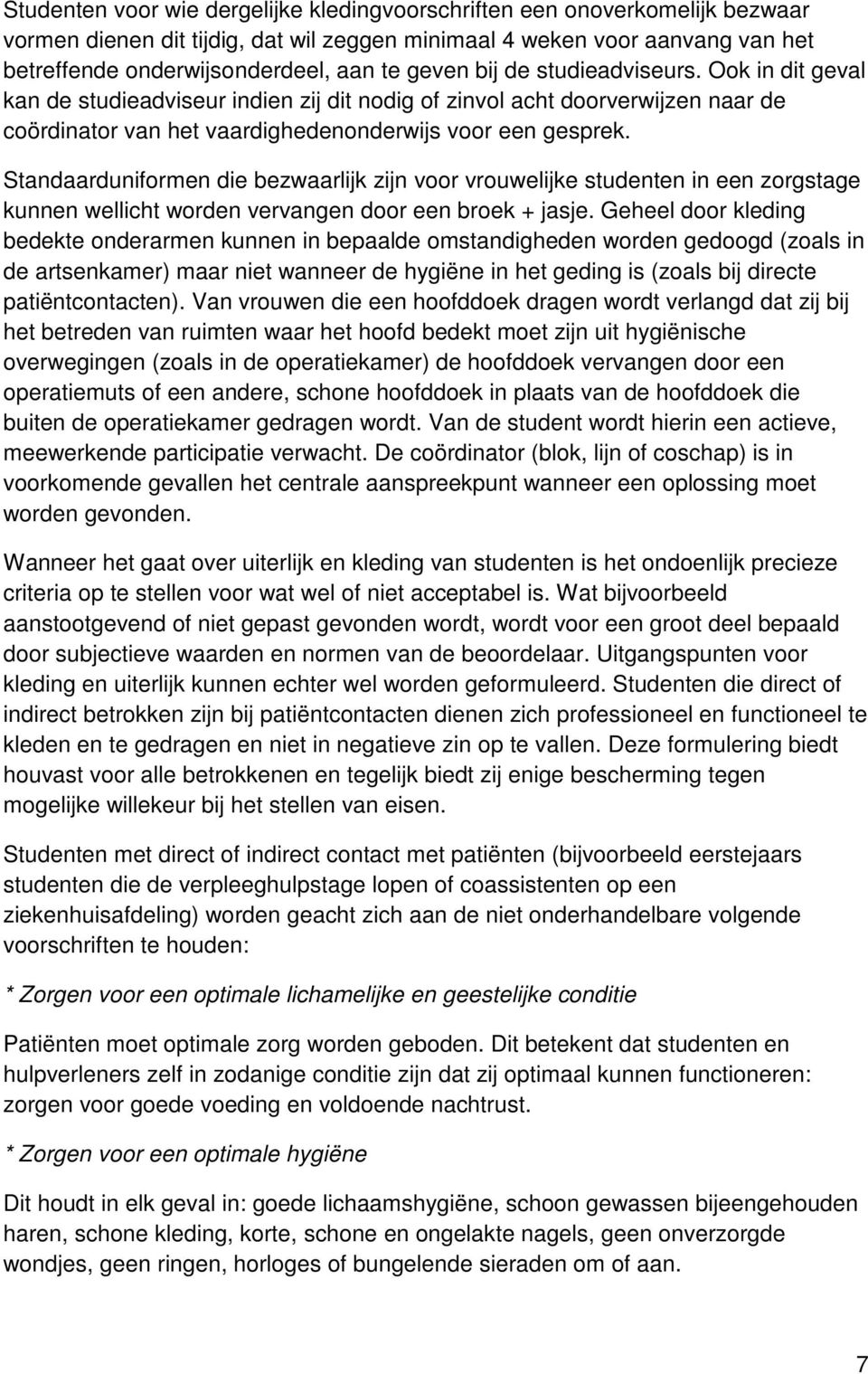 Standaarduniformen die bezwaarlijk zijn voor vrouwelijke studenten in een zorgstage kunnen wellicht worden vervangen door een broek + jasje.