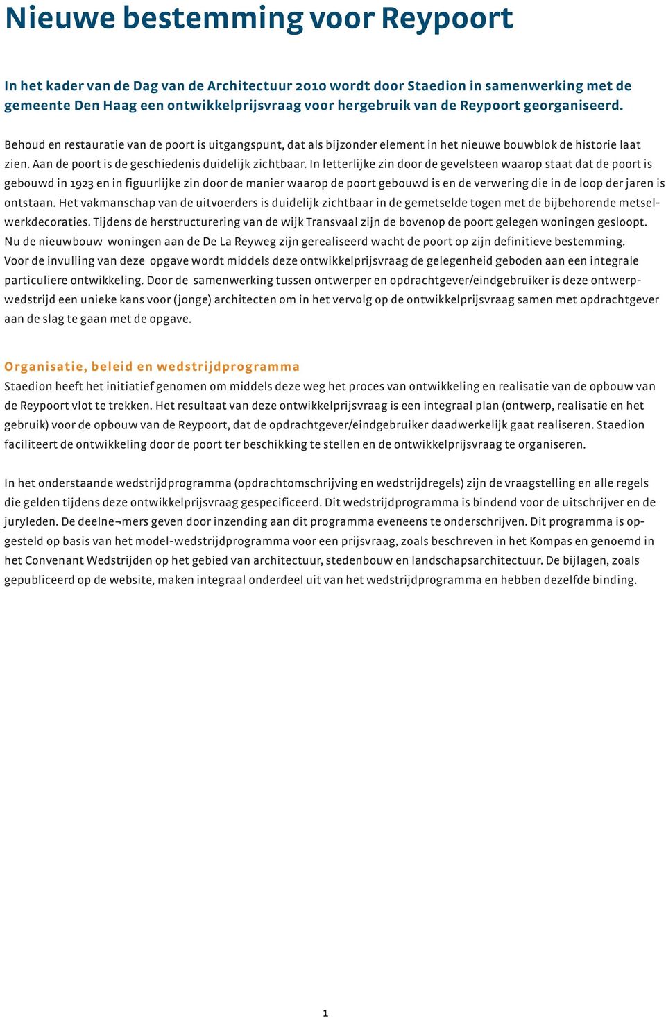 In letterlijke zin door de gevelsteen waarop staat dat de poort is gebouwd in 1923 en in figuurlijke zin door de manier waarop de poort gebouwd is en de verwering die in de loop der jaren is ontstaan.