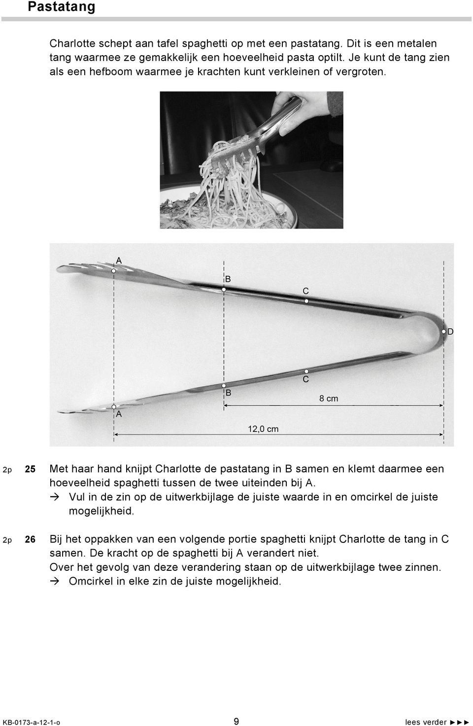 2p 25 Met haar hand knijpt Charlotte de pastatang in B samen en klemt daarmee een hoeveelheid spaghetti tussen de twee uiteinden bij A.