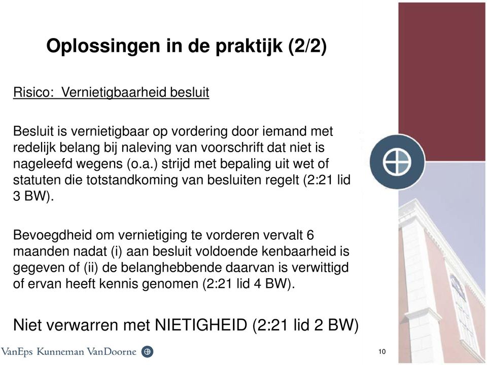 Bevoegdheid om vernietiging te vorderen vervalt 6 maanden nadat (i) aan besluit voldoende kenbaarheid is gegeven of (ii) de belanghebbende