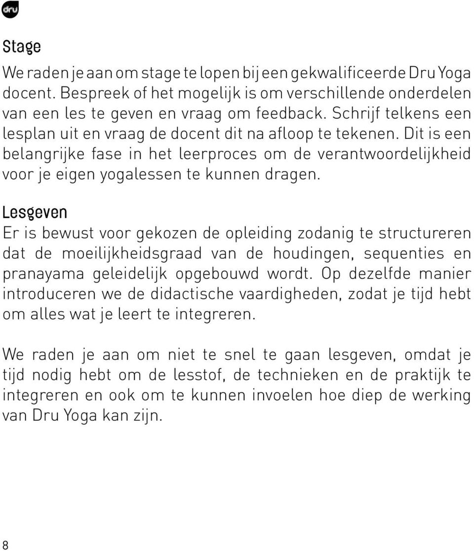 Lesgeven Er is bewust voor gekozen de opleiding zodanig te structureren dat de moeilijkheidsgraad van de houdingen, sequenties en pranayama geleidelijk opgebouwd wordt.