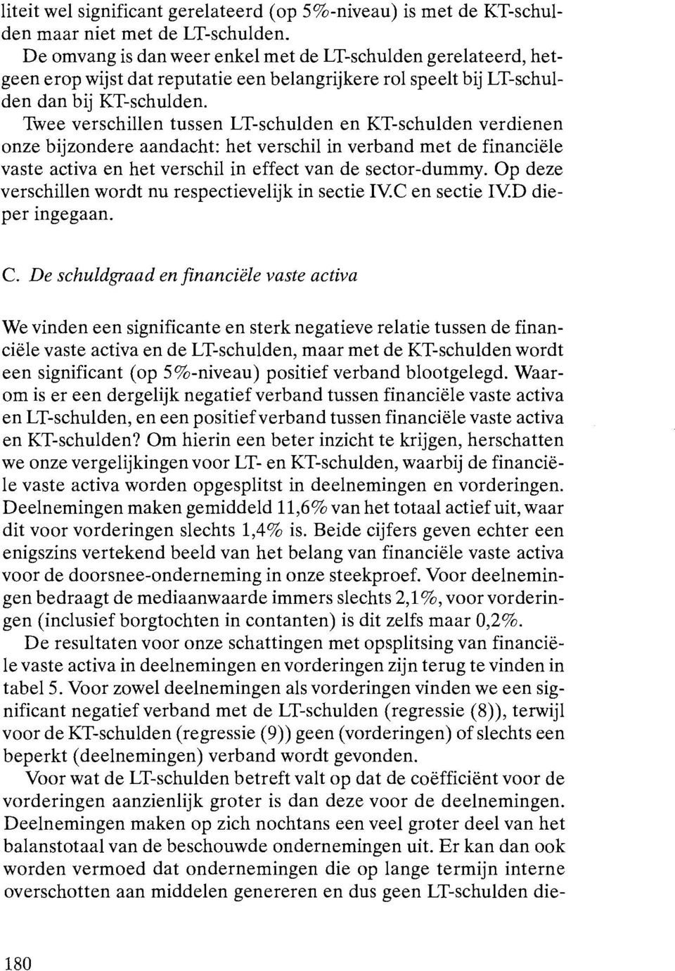 Twee verschillen tussen LT-schulden en KT-schulden verdienen onze bijzondere aandacht: het verschil in verband met de financiële vaste activa en het verschil in effect van de sector-dummy.