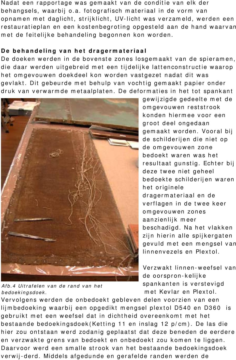 De behandeling van het dragermateriaal De doeken werden in de bovenste zones losgemaakt van de spieramen, die daar werden uitgebreid met een tijdelijke lattenconstructie waarop het omgevouwen