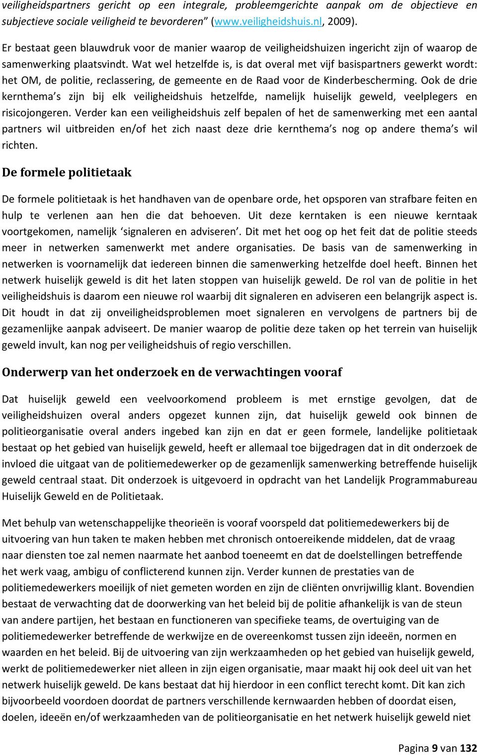 Wat wel hetzelfde is, is dat overal met vijf basispartners gewerkt wordt: het OM, de politie, reclassering, de gemeente en de Raad voor de Kinderbescherming.