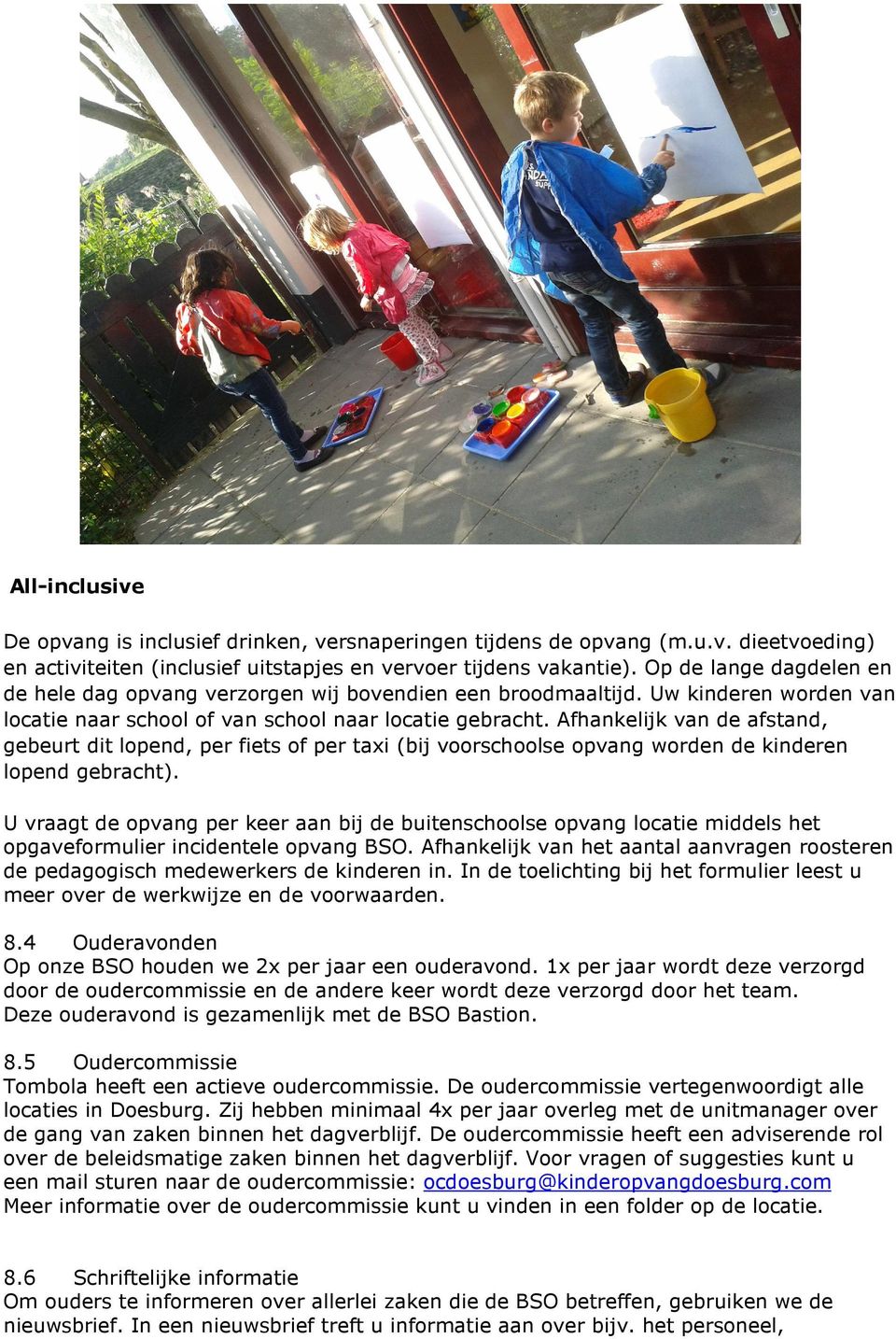 Afhankelijk van de afstand, gebeurt dit lopend, per fiets of per taxi (bij voorschoolse opvang worden de kinderen lopend gebracht).