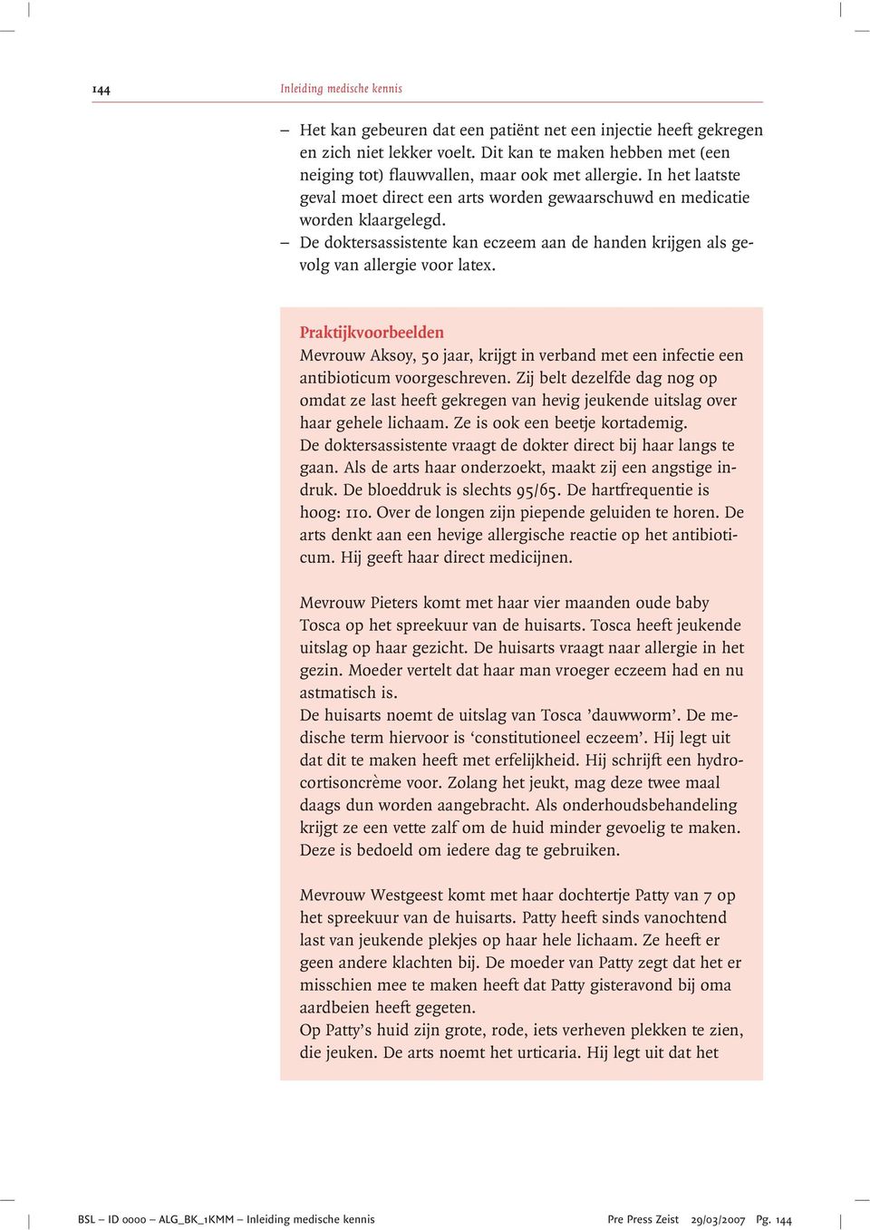 De doktersassistente kan eczeem aan de handen krijgen als gevolg van allergie voor latex.