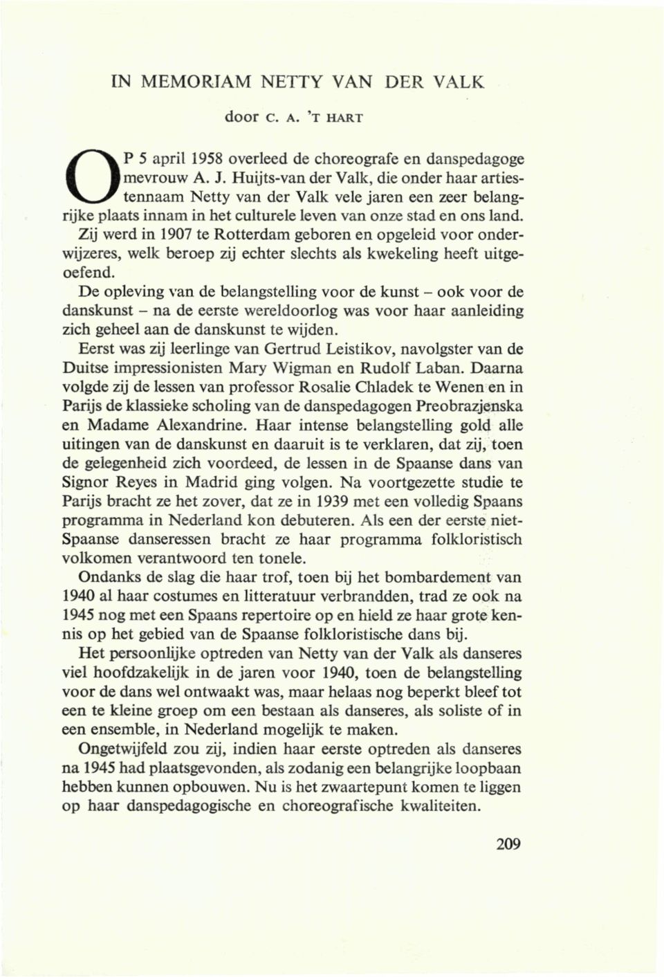 Zij werd in 1907 te Rotterdam geboren en opgeleid voor onderwijzeres, welk beroep zij echter slechts als kwekeling heeft uitgeoefend.