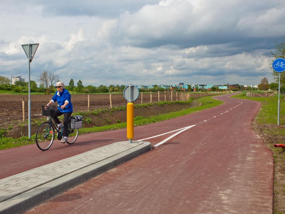 via Sluis Weurt Route Beuningen - Nijmegen Heijendaal via de Neerbossche brug Zeer onbelangrijk