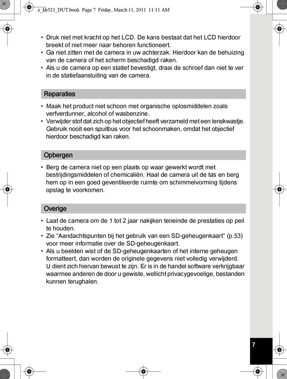 Als u de camera op een statief bevestigt, draai de schroef dan niet te ver in de statiefaansluiting van de camera.