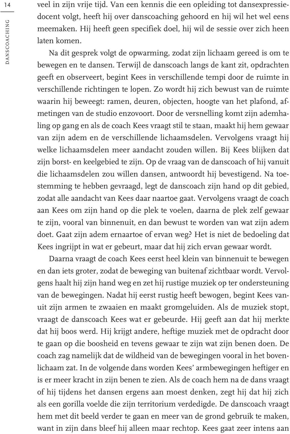 Terwijl de danscoach langs de kant zit, opdrachten geeft en observeert, begint Kees in verschillende tempi door de ruimte in verschillende richtingen te lopen.