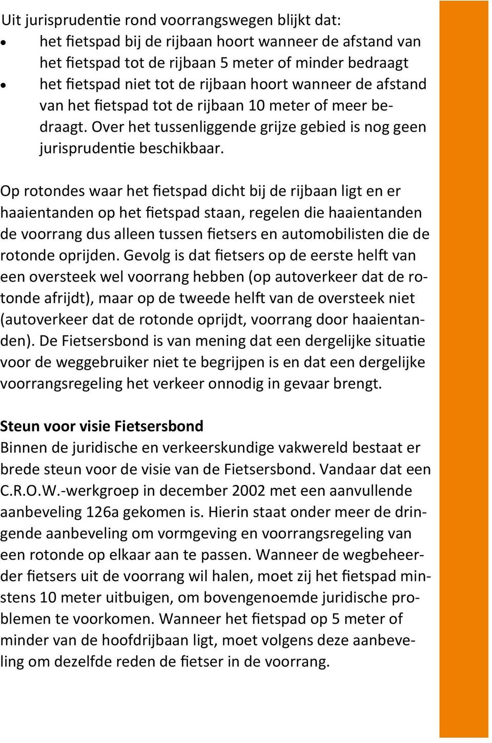 Op rotondes waar het fietspad dicht bij de rijbaan ligt en er haaientanden op het fietspad staan, regelen die haaientanden de voorrang dus alleen tussen fietsers en automobilisten die de rotonde