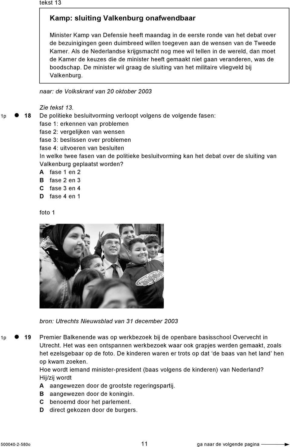 De minister wil graag de sluiting van het militaire vliegveld bij Valkenburg. naar: de Volkskrant van 20 oktober 2003 Zie tekst 13.