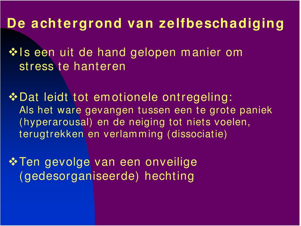 een te grote paniek (hyperarousal) en de neiging tot niets voelen, terugtrekken